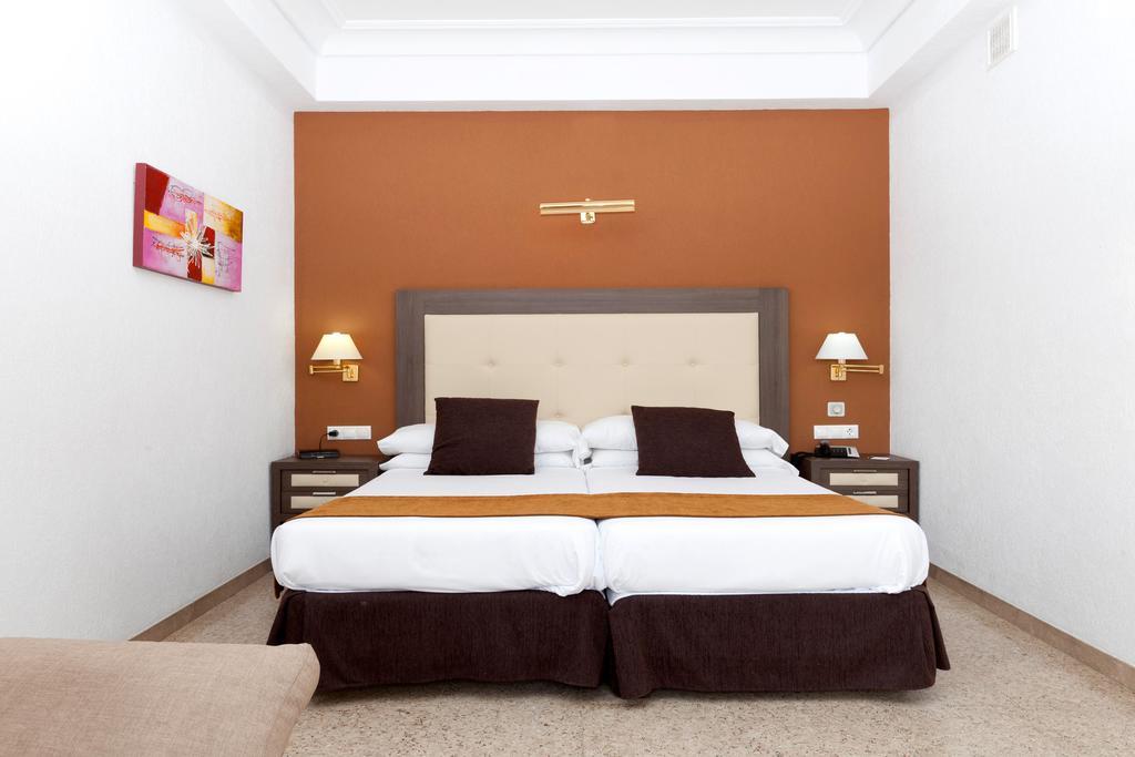 Gran Hotel Delfin Benidorm Chambre photo
